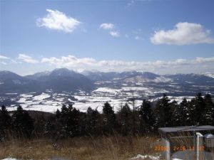 崩平山山頂から雪の九重連山を望む