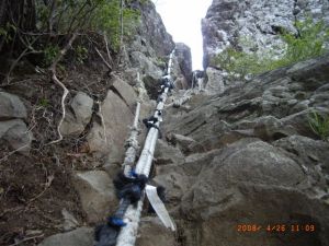 鷹ノ巣山三の岳直下の岩場