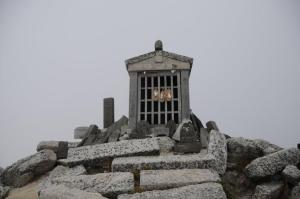 甲斐駒ケ岳山頂の社