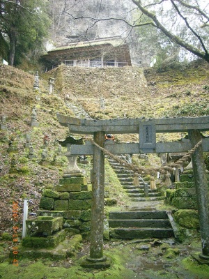 岩屋神社への石段